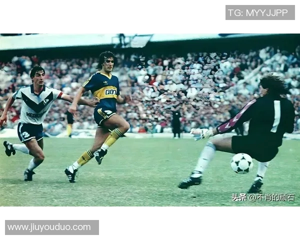 八号足球明星的传奇故事与辉煌成就揭秘